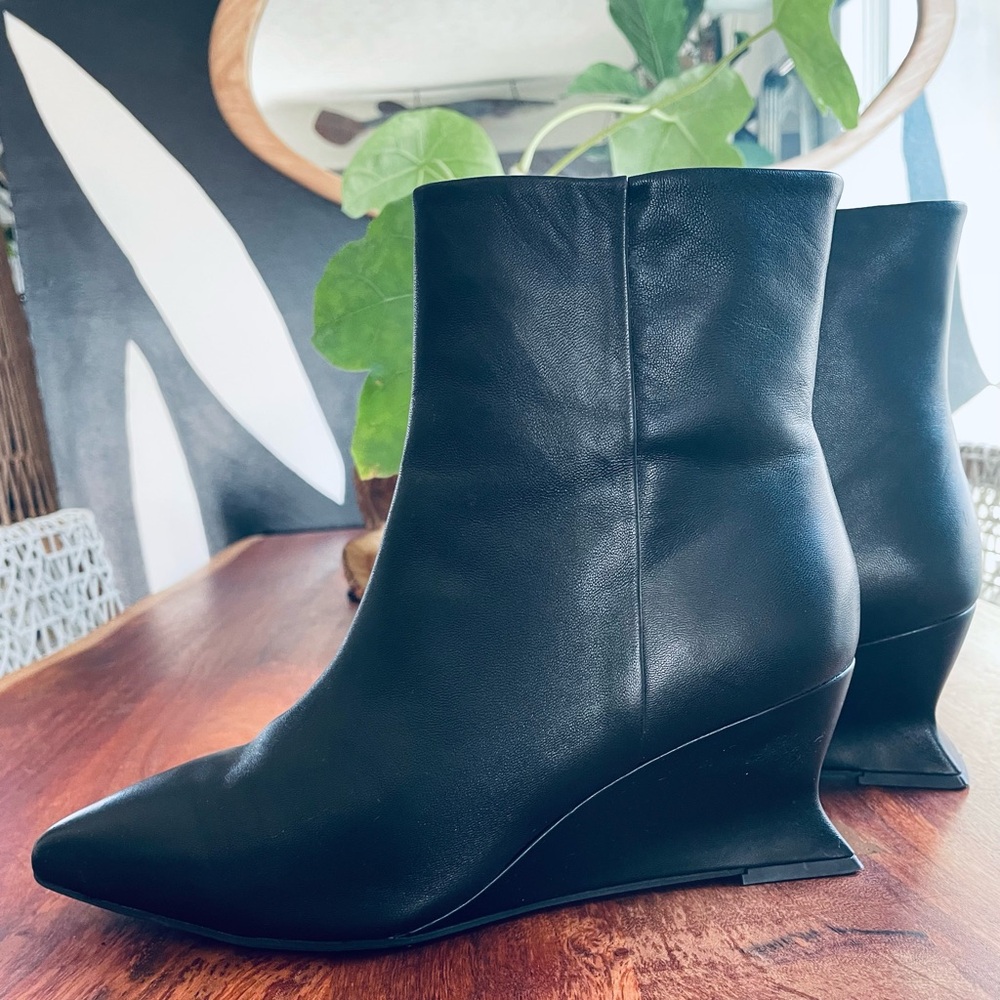 Aerosoles Inee Black Leather Ankle Boots with sculptured heel 8.5